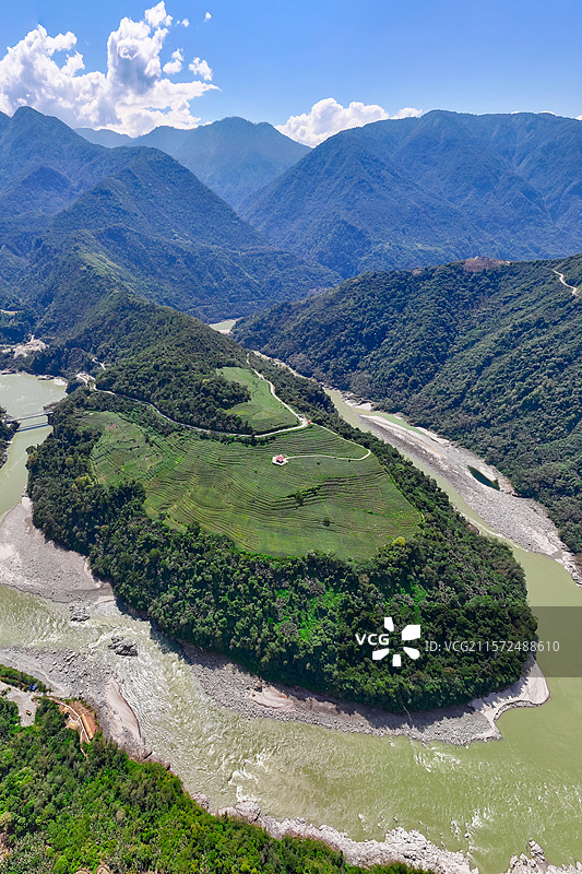 西藏林芝墨脱县雅鲁藏布江果果塘大拐弯图片素材