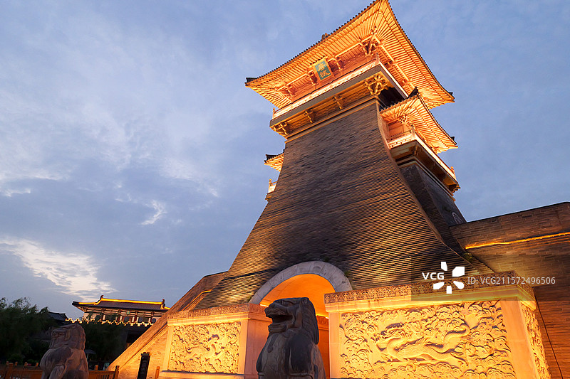 湖北襄阳盛世唐朝景区城楼夜景图片素材