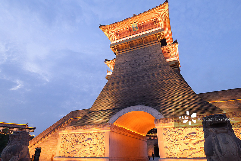 湖北襄阳盛世唐朝景区城楼夜景图片素材