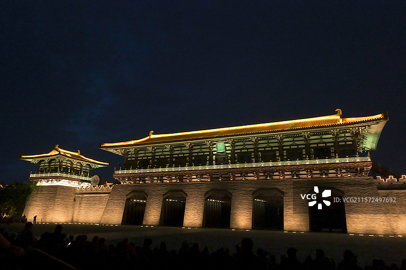 湖北襄阳盛世唐朝景区城楼夜景图片素材