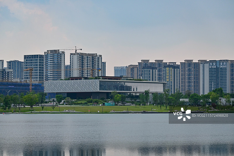 成都东安湖城市天际线图片素材