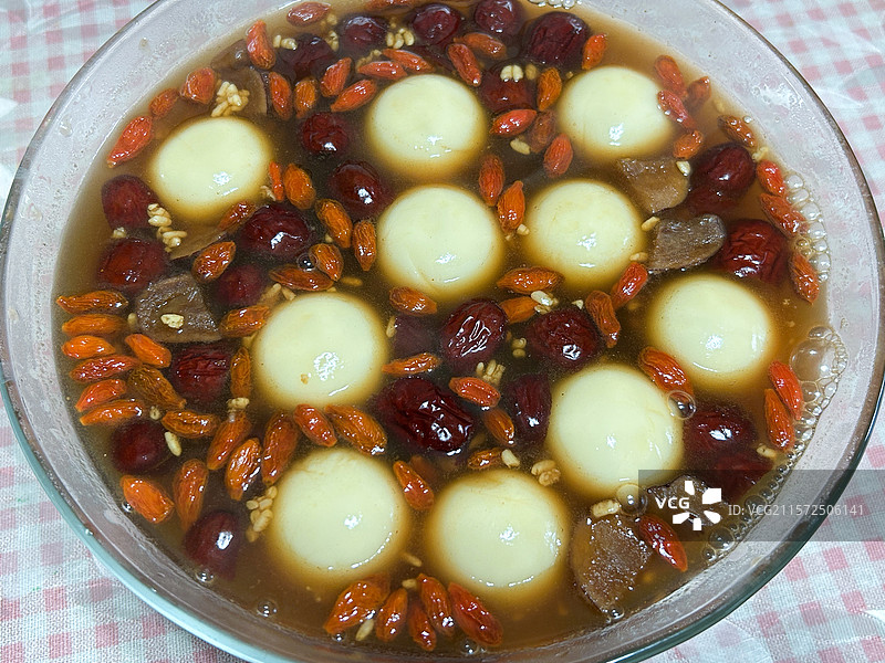 红糖红枣枸杞元宵图片素材