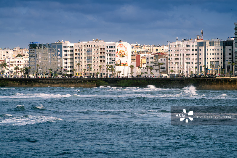 摩洛哥滨海城市卡萨布兰卡缤纷多彩的城市景观图片素材