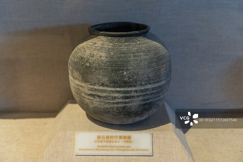 新石器时代黑陶罐图片素材