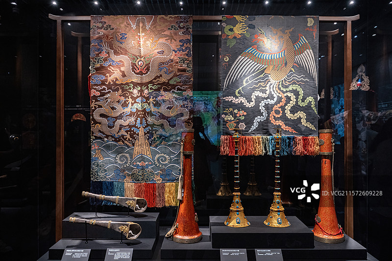 布达拉宫管理处藏挂耳幡与乐器图片素材