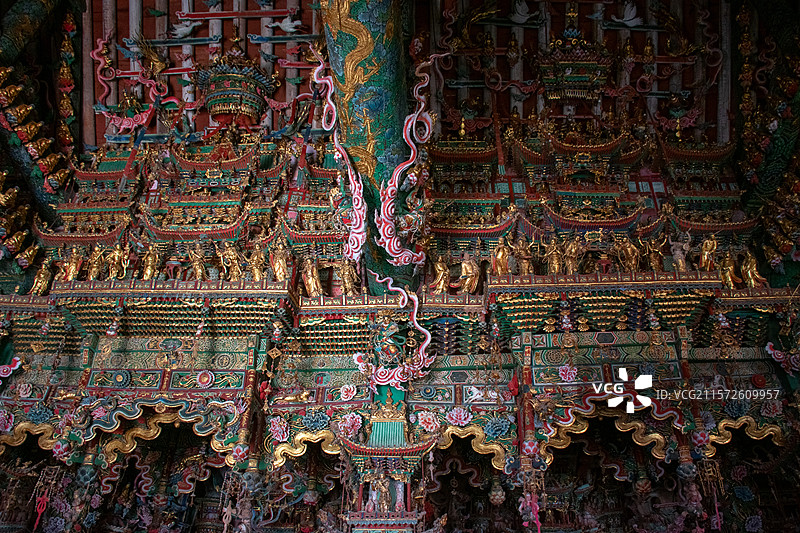 冬季隰县小西天悬塑，白雪覆盖的寺庙图片素材