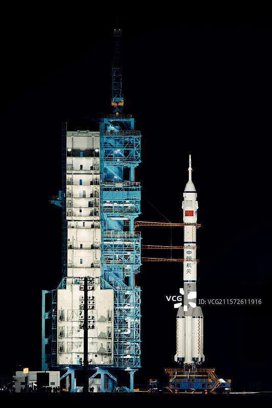 长征2F运载火箭搭载神舟19号载人飞船图片素材