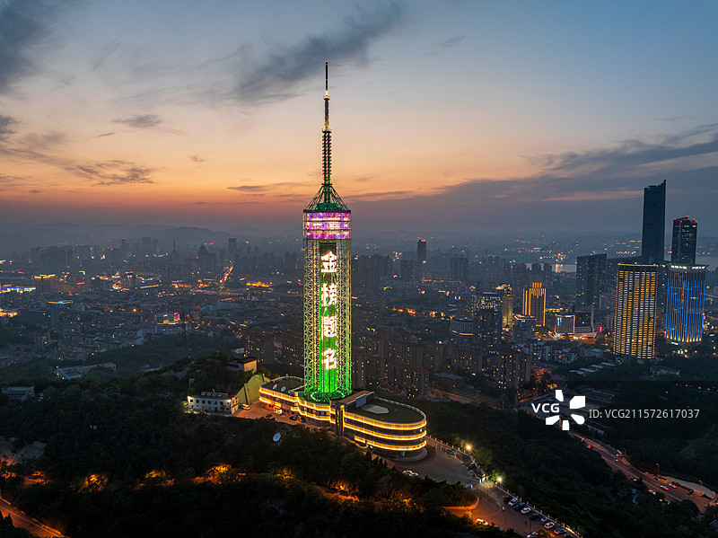 大连电视塔+金榜题名灯光秀图片素材