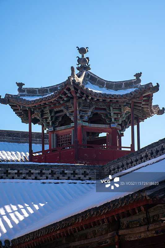 临汾蒲县东岳庙，被大雪覆盖的寺庙图片素材