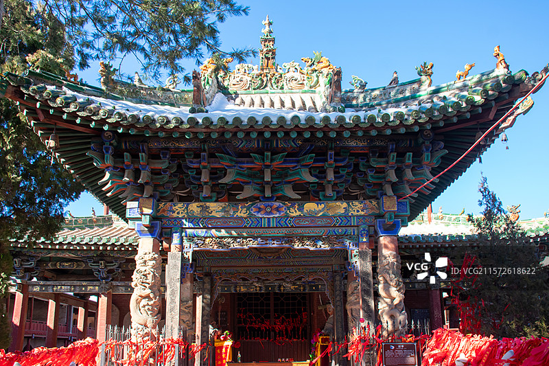 临汾蒲县东岳庙，被大雪覆盖的寺庙图片素材