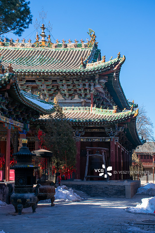 临汾蒲县东岳庙，被大雪覆盖的寺庙图片素材