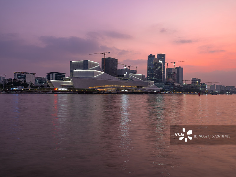 广州白鹅潭大湾区艺术中心夜景图片素材