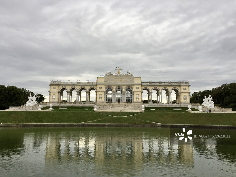 阴天维也纳美泉宫风景图片素材