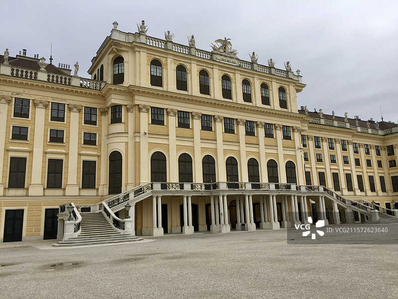 阴天维也纳美泉宫风景图片素材