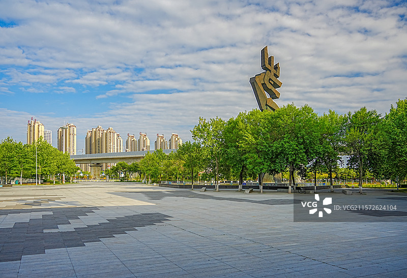 烟台市福山区王懿荣广场景色及青龙魂雕塑图片素材