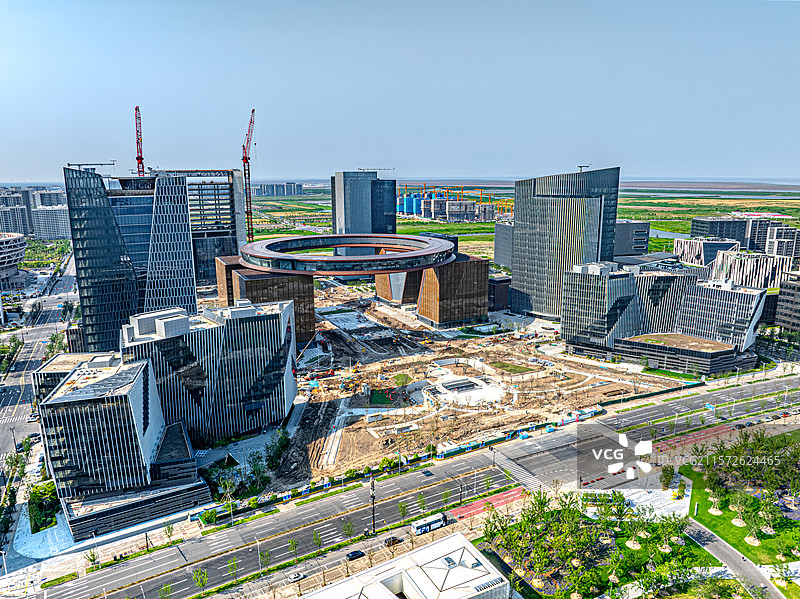 上海临港滴水湖金融湾 荣耀之环 跨境金融中心 临港新城地标建筑 离岸贸易 中国金融开放与创新发展图片素材