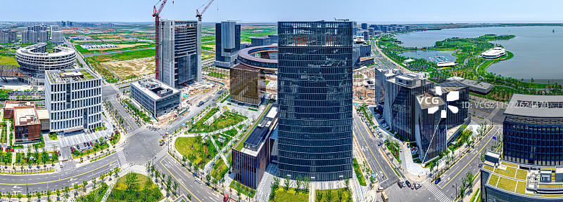 上海临港滴水湖金融湾 荣耀之环 跨境金融中心 临港新城地标建筑 离岸贸易 中国金融开放与创新发展图片素材