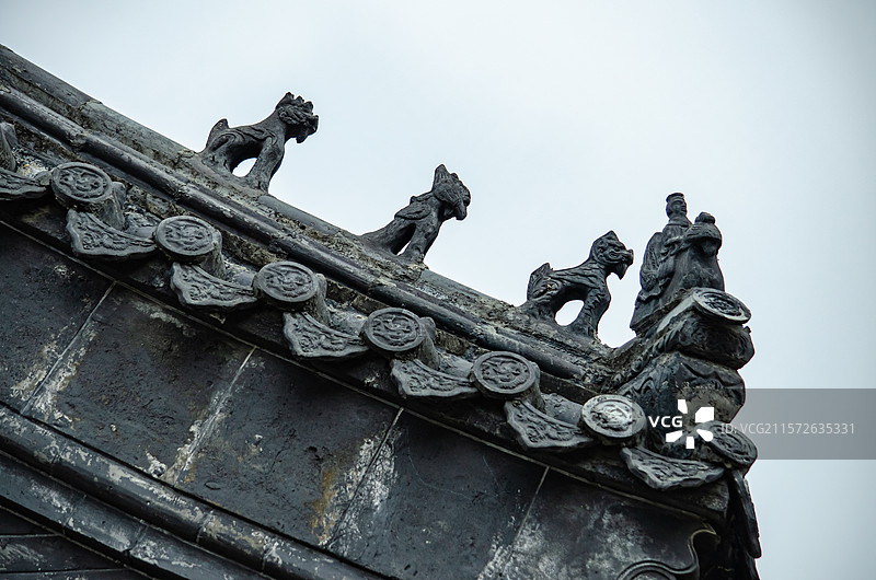 中国古代建筑拍摄主题，屋檐上面榫卯结构，屋脊兽特写，户外白昼无人图像摄影图片素材