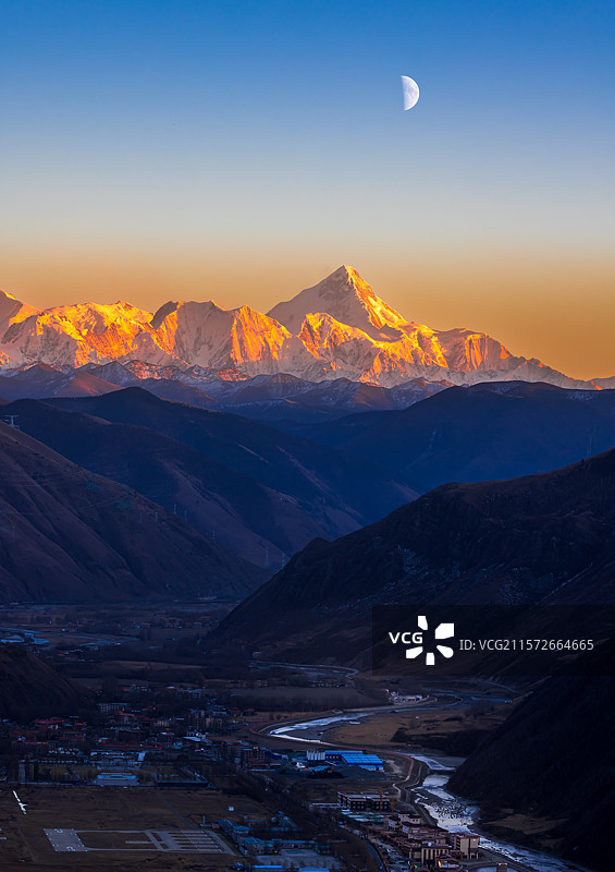 泽仁崩增观贡嘎雪山图片素材
