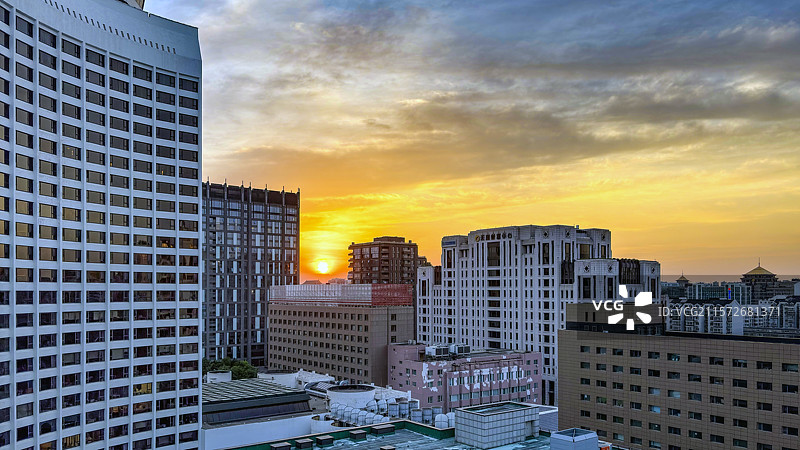 现代城市楼群，城市地平线图片素材