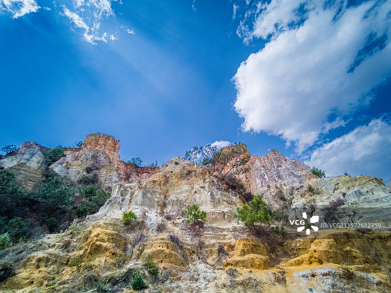 云南省曲靖市陆良县彩色沙林图片素材