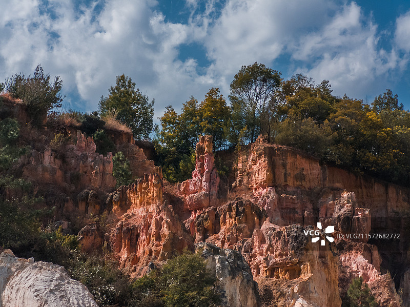 云南省曲靖市陆良县彩色沙林图片素材
