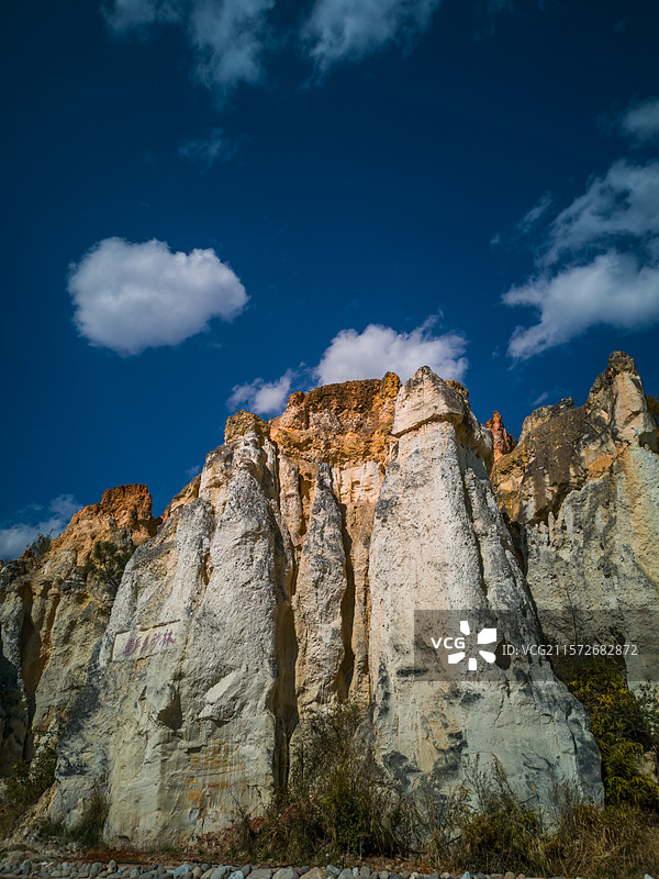 云南省曲靖市陆良县彩色沙林图片素材