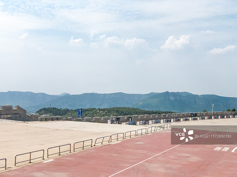 中国非都市风光拍摄主题，山东七星台风景区武胜门建筑物前面广场平台，户外白昼无人图像摄影图片素材