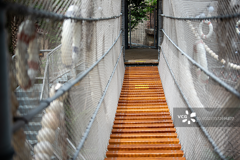 宜昌宜都三峡千古情景区的钢索步道图片素材