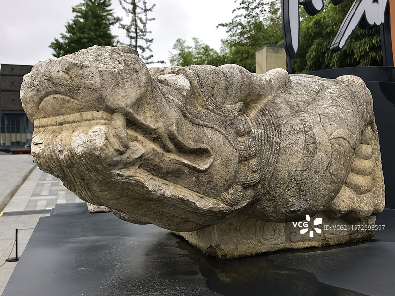 《石雕螭(chi)首》—— 合肥市蜀山区怀林路安徽省博物院 广场图片素材