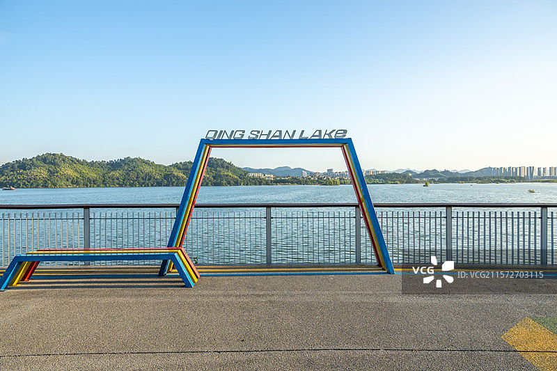 临安青山湖绿道观光休息区图片素材