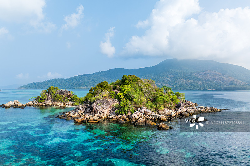 泰国南部海岛Lipe岛，丽贝岛，热带海岛航拍图片素材