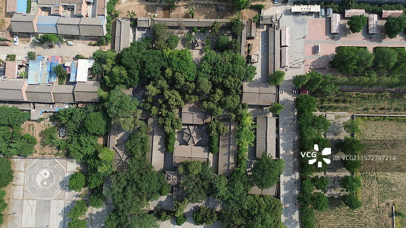 航拍陕西宝鸡岐山县五丈原武侯祠全景：位于秦岭北麓，诸葛亮北伐时的病逝之地，纪念三国蜀山丞相诸葛亮而建图片素材