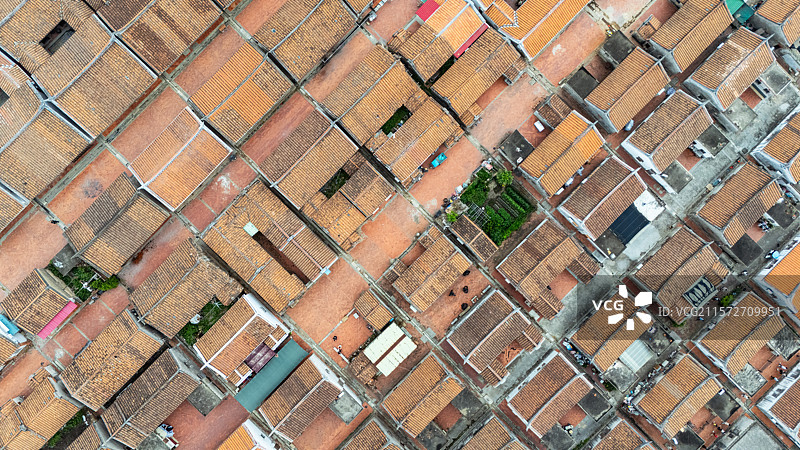 中国传统村落——福建省漳州市龙海市龙海区埭美古村（闽南古厝燕尾脊）整齐排列图片素材