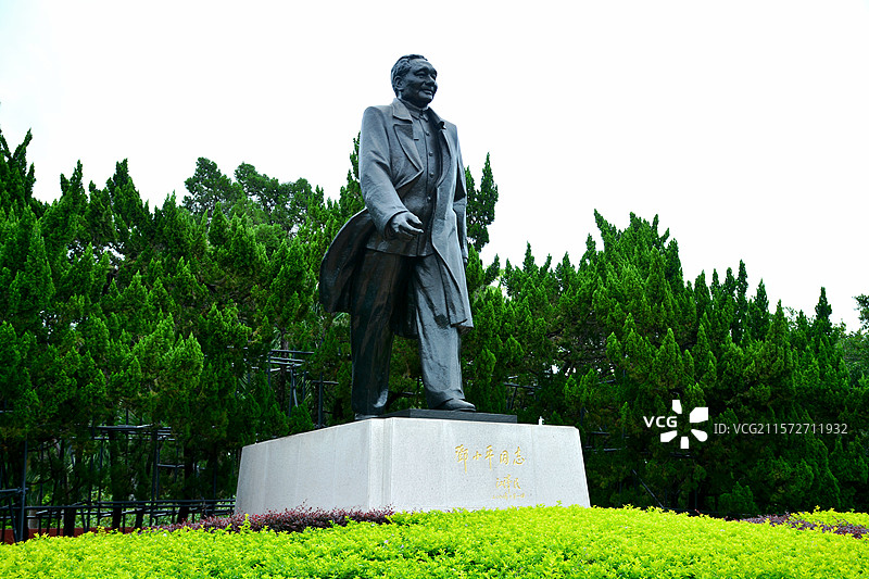 深圳莲花山邓小平铜像图片素材