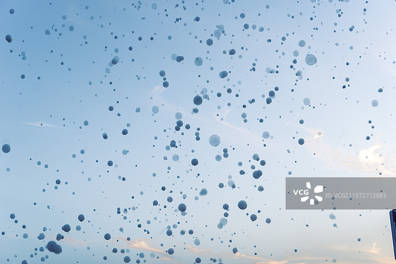 蔚蓝天空和泡沫图片素材