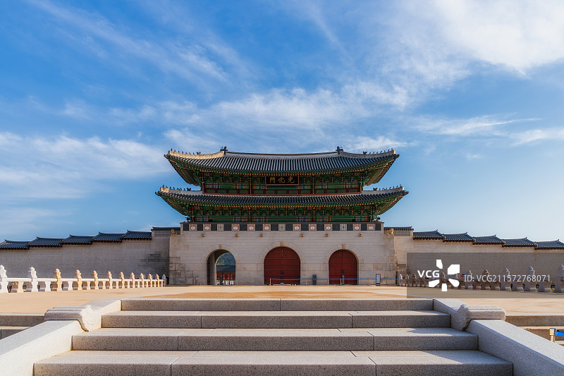 韩国首尔特别市，景福宫（경복궁），光化门（광화문）Gwanghwamun，朝鲜王朝，韩国国门，春季图片素材