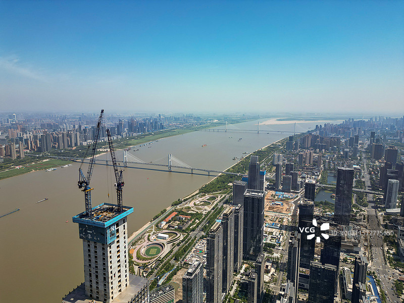 建设中的华中地标武汉长江中心图片素材