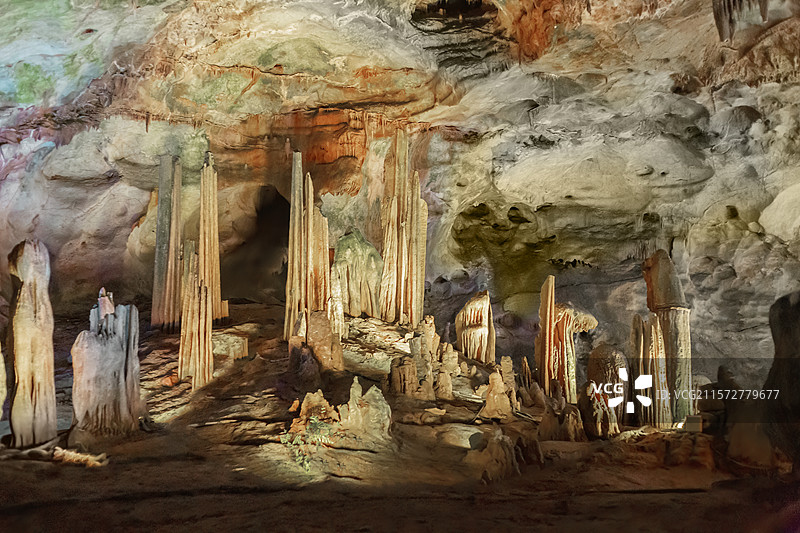 浙江杭州桐庐瑶琳仙境垂云通天河溶洞内部景色图片素材