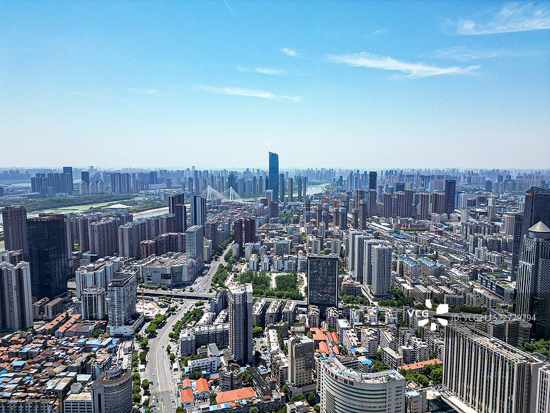 武汉市汉口硚口区汉正街恒隆金融中心大厦与西北湖金融街航拍图片素材