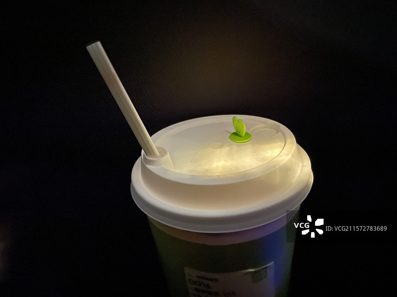 光影中的奶茶图片素材