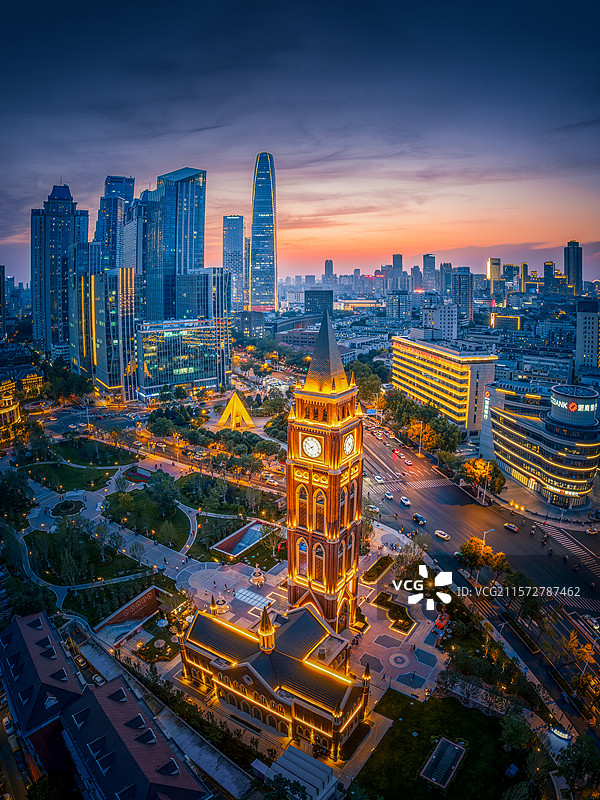 天津五大道钟楼公园夜景航拍图片素材