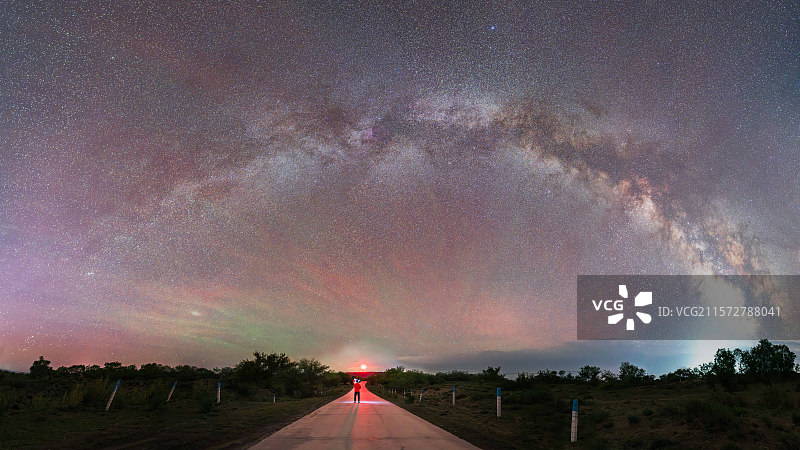 草原全景星空银河图片素材