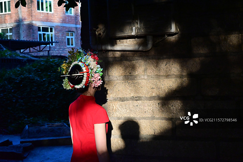 光影里的泉州簪花蟳埔（浔浦）女图片素材