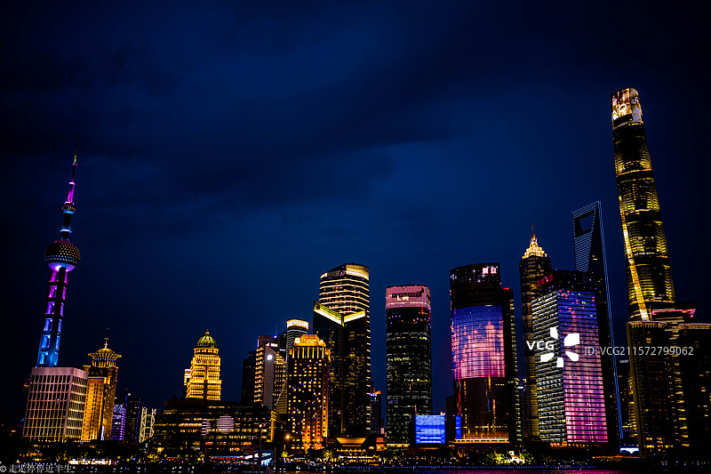 上海外滩夜晚灯光秀图片素材
