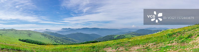 中国草原山脉自然风光拍摄主题，河北省张家口市崇礼县滑雪场现场的野外自然地理风景，户外白昼无人图像摄影图片素材
