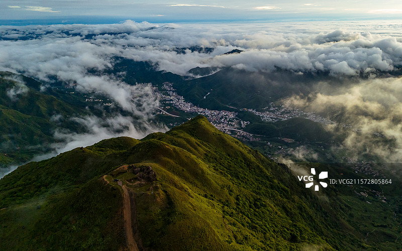 中国李乡信宜钱排石镬坳云海图片素材