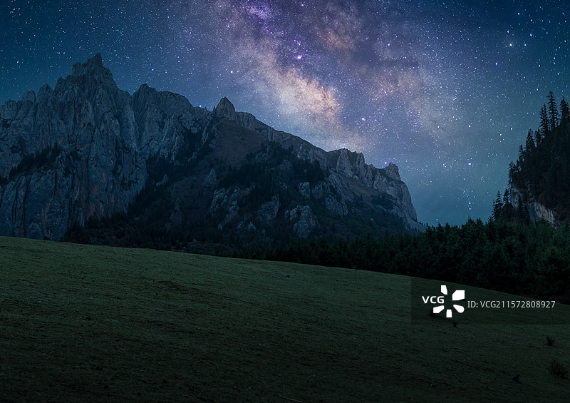 星空下的扎尕那，星空下的草地，山谷，星空背景图片素材