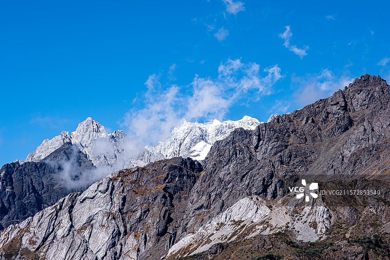 云南玉龙雪山山峰岩石特写图片素材