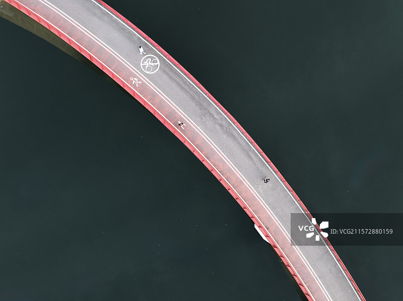 桥与行人图片素材